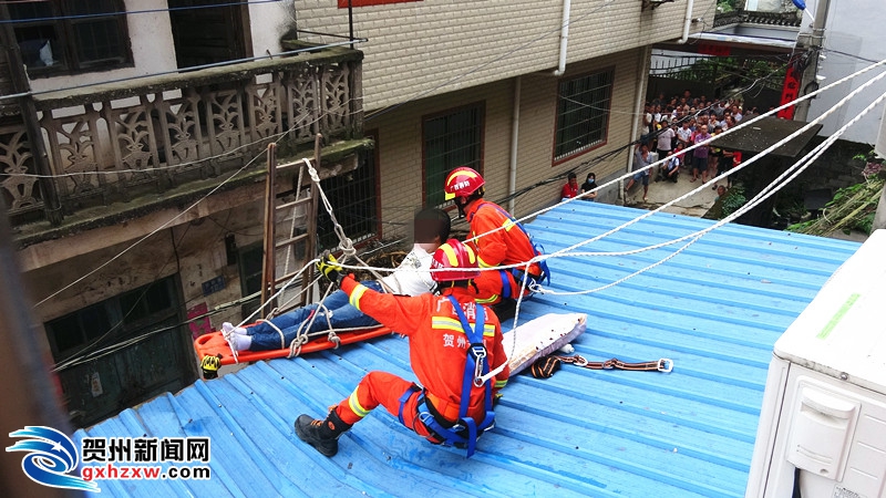 富川一男子情急之下跳楼这是怎么一回事